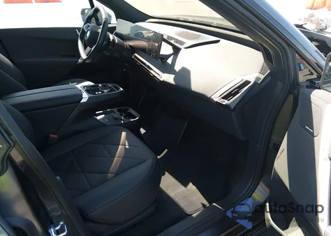 2026 BMW Ix xDrive60 из США, поврежденный, VIN WB553CF08TCV17843